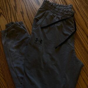 Women’s lg UA jogger style pants